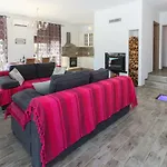 Longfield-private Heated Pool, Sauna, Air-conditioned Dugopolje