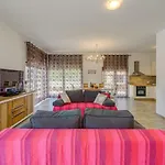 Longfield-private Heated Pool, Sauna, Air-conditioned Vila *