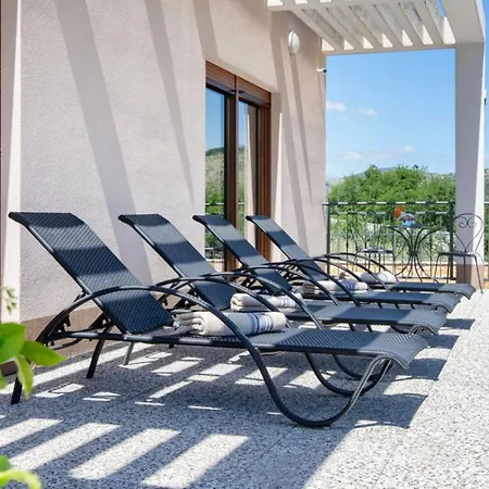 Longfield-private Heated Pool, Sauna, Air-conditioned Vila Dugopolje
