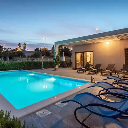 Vila Longfield-private Heated Pool, Sauna, Air-conditioned Dugopolje