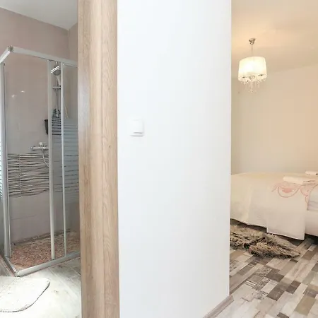 Longfield-private Heated Pool, Sauna, Air-conditioned Villa Dugopolje