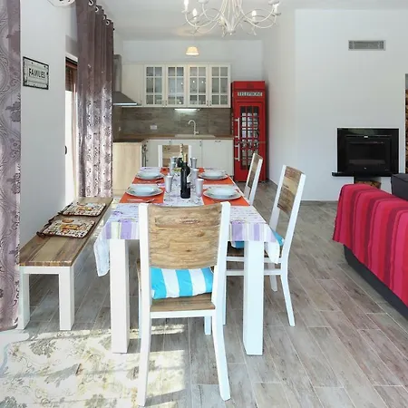 Longfield-private Heated Pool, Sauna, Air-conditioned Dugopolje