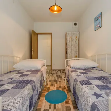 Longfield-private Heated Pool, Sauna, Air-conditioned