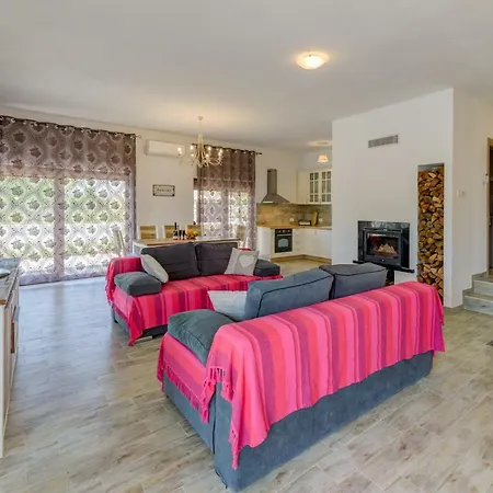 Longfield-private Heated Pool, Sauna, Air-conditioned Dugopolje
