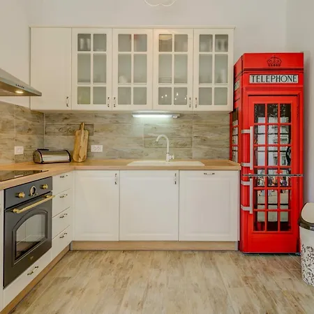 Longfield-private Heated Pool, Sauna, Air-conditioned Villa *