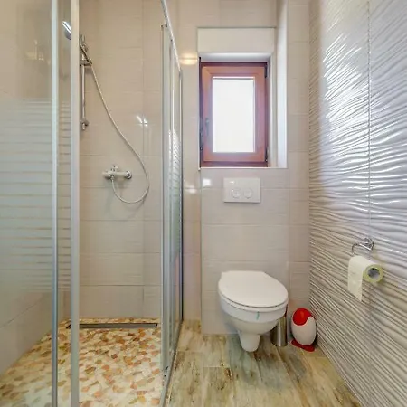 Longfield-private Heated Pool, Sauna, Air-conditioned Villa