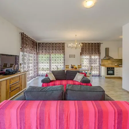 Longfield-private Heated Pool, Sauna, Air-conditioned Villa *